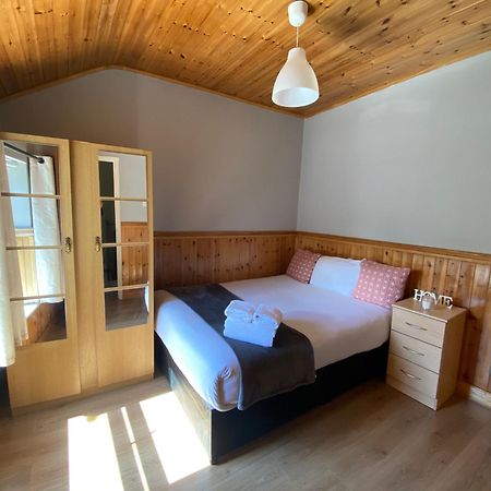 Cosy City Centre Guest Room Shared Home غالواي المظهر الخارجي الصورة